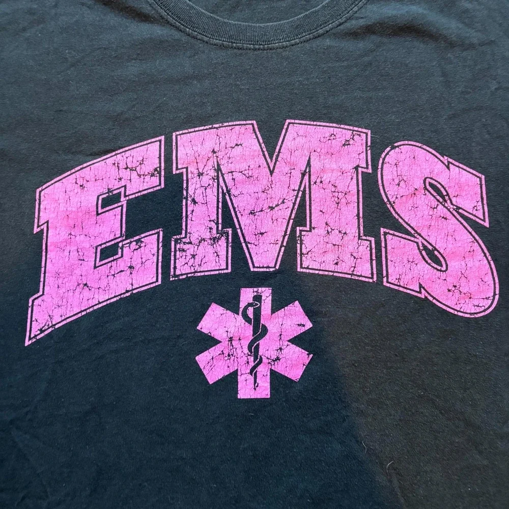 EMS Graphic T-Shirt Mens XL Black Pink Distressed Logo Medical EMT Gildan Heavy - Picture 2 of 7